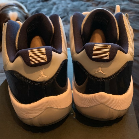Air Jordan 11 Georgetown - Picture 5 of 8